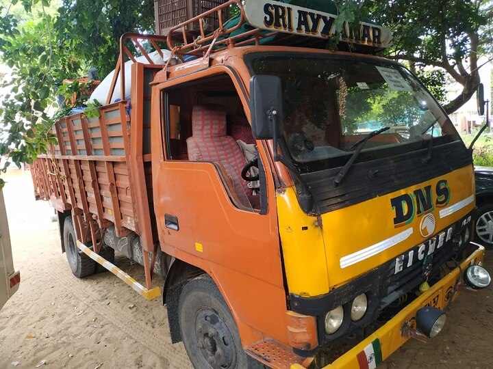 சொன்னது வெஜிடபுள்... இருந்ததோ கர்நாடகா ‛புல்’ ;  லாரியோடு சிக்கிய மது ஏஜெண்டுகள்!