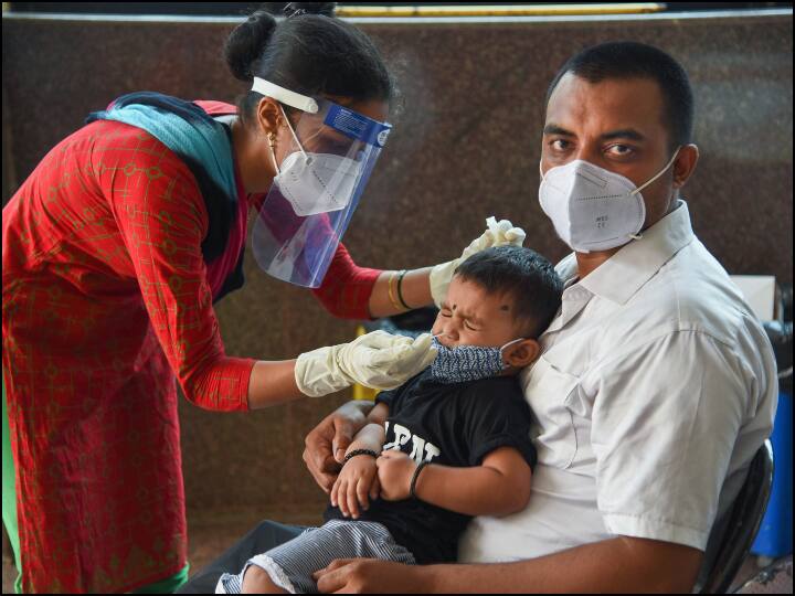 India's Daily Covid Cases Dip To 1 Lakh Mark, 2427 Fatalities In Last 24 Hrs India Corona Case: டைட்டா இருந்து லைட்டா குறைந்து ஆறுதல் தரும் கொரோனா !