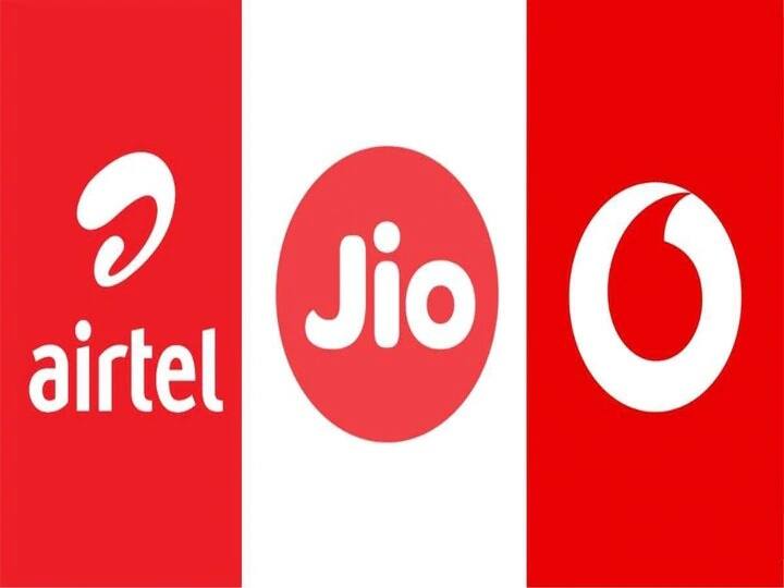 Jioનો 399 રૂપિયા વાળો પૉસ્ટપેડ પ્લાન.... જિઓમાં તમને 399 રૂપિયા વાળો સસ્તો પ્લાન મળી રહ્યો છે. Jioના આ રેન્ટલ પેકમાં ગ્રાહકોને 75GB ડેટા મળશે. આ ઉપરાંત કોઇપણ નેટવર્ક પર અનલિમીટેડ કૉલિંગની સુવિધા પણ મળે છે. કંપની તરફથી ગ્રાહકોને જિઓ એપ સબ્સક્રિપ્શન મફત આપવામાં આવશે.