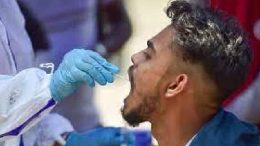 maharashtra coronavirus 12557 new active cases with 14433 recoveries last 24 hours दिलासादायक! राज्यात रविवारी फक्त सातारा, कोल्हापूरमध्येच हजारच्या घरात रुग्णसंख्या