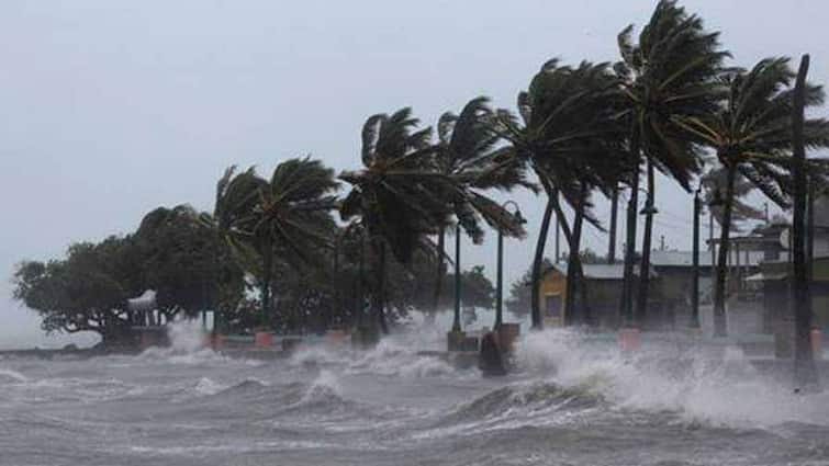 Cyclone Gulab set to hit Andhra Pradesh Odisha today Cyclone Gulab : आंध्र-ओडिशाच्या किनारपट्टीला 'गुलाब' चक्रीवादळ धडकणार; रेड अलर्ट जारी