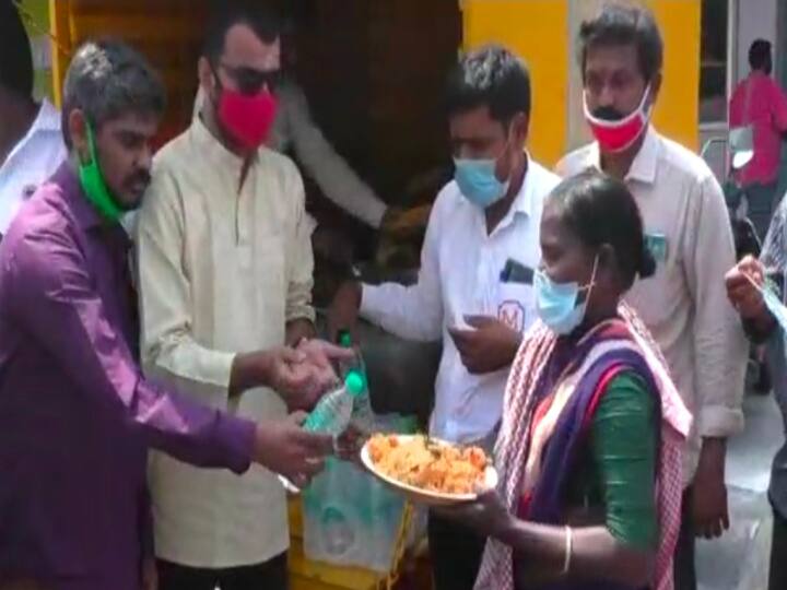 திருவண்ணாமலை | நாடக கலைஞர்களுக்கு நிவாரணப் பொருட்கள் வழங்கிய நடிகர் பூச்சி முருகன், தாடி பாலாஜி