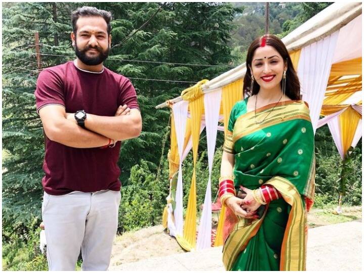Yami Gautam seen in green sari after marriage photo went viral on social media शादी के बाद सामने आई Yami Gautam की पहली तस्वीर, मांग में सिंदूर और हाथों में चूड़ा पहने आईं नजर