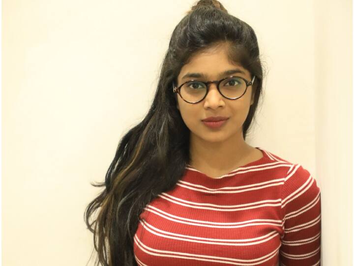 தொகுப்பாளினி பார்வதி பிரபல youtube நிறுவனத்தில் பணியாற்றினார் என்பது குறிப்பிடத்தக்கது.