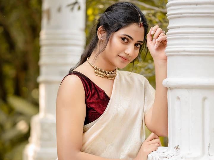 பிரபல பிக்பாஸ் சீசன் மூன்றில் போட்டியாளராக பங்கேற்றார் நடிகை லாஸ்லியா மரியநேசன்.