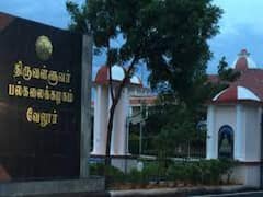 Thiruvalluvar university : தேர்வுக் கட்டணம் செலுத்துமாறு சுற்றறிக்கை : மாணவர்கள் விரக்தி . 