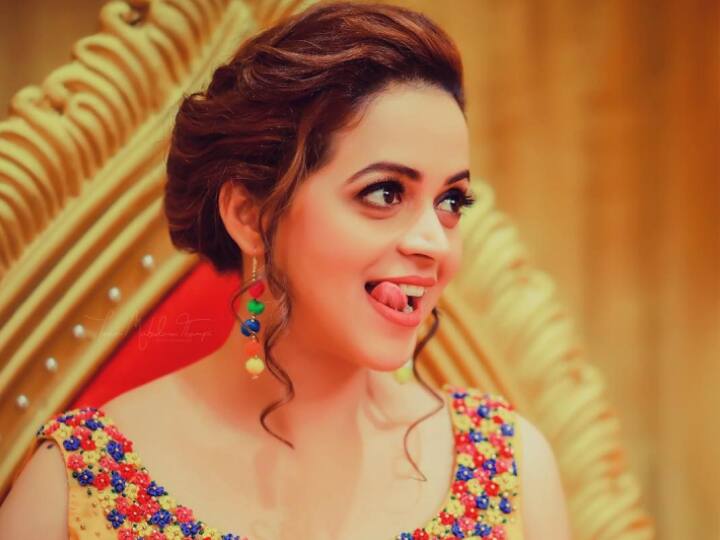 இறுதியாக தல அஜித்தின் அசல் படத்தில் நடித்த இவர், தற்போது கன்னட மொழியில் மூன்று படங்களில் நடித்து வருகிறார்.