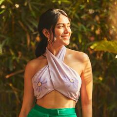 Mrunal Thakur Photos: तूफान, जर्सी जैसी कई बड़ी फिल्मों में नज़र आएंगी मृणाल ठाकुर, कहा- मैं स्टार बनने नहीं आई, यहां लंबे समय तक काम करना है