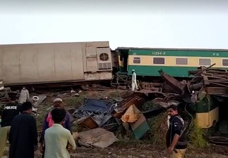 Sir Syed Express train collided with Millat Express in Pakistan, 30 dead पाकिस्तान में बड़ा रेल हादसा: दो ट्रेनों के आपस में टकराने से अबतक 30 लोग मरे, कई घायल