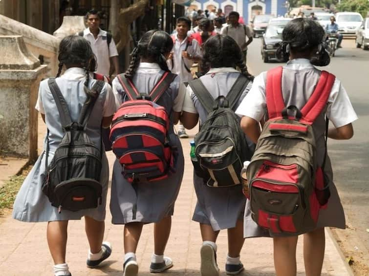 Rajkot : School give notice to parents for LC , complaint to DEO Rajkot : પ્રાઇવેટ સ્કૂલ સામે DEO કેમ ઘુંટણીએ? વાલીએ ફી ન ભરતાં સ્કૂલે LC લઈ જવા ફટકારી નોટિસ