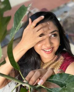 அழகிய காலை பொழுதில் அழகான ஸ்மிருதி வெங்கட் புகைப்படங்கள்