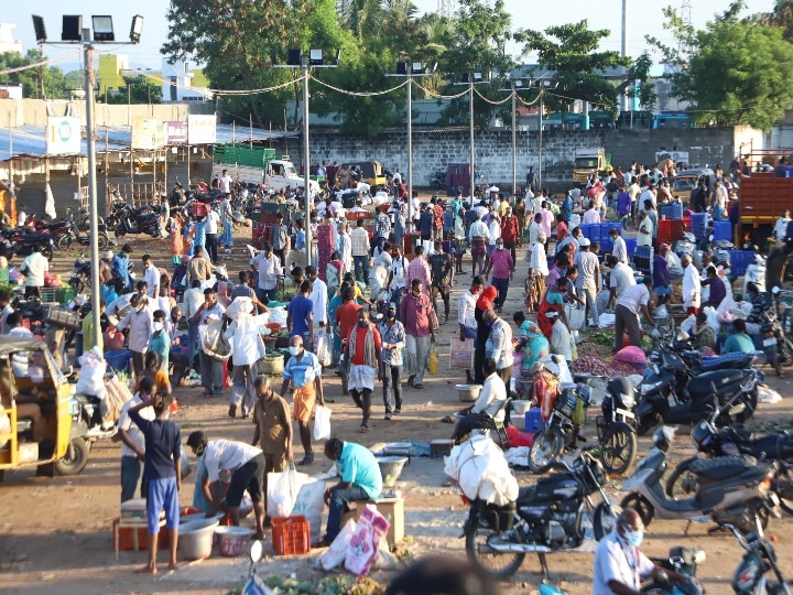 Vellore : தளர்வுகள் கொடுத்ததும் வேலையை காட்டிய மக்கள் கூட்டம் : மாஸ்க், சமூக இடைவெளிக்கு bye bye !