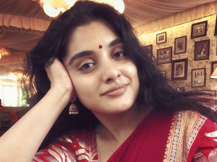 பாபநாசம் படத்தில் உலகநாயகன் கமலின் மகளாகவும், 2020 ஆம் ஆண்டு வெளியான தர்பார் படத்தில் சூப்பர் ஸ்டாருக்கு மகளாகவும் நிவேதா நடித்துள்ளார்.