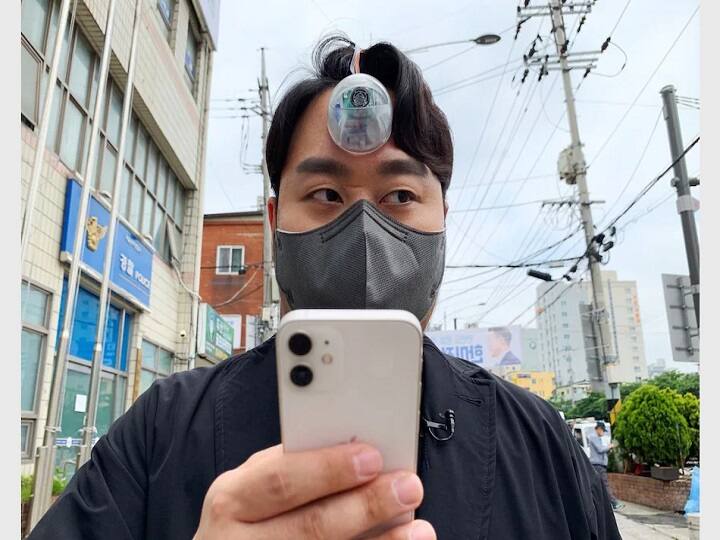 Third Eye Camera Can Help Smartphone addict Walk Safely Third Eye Camera | அடடே! இதையும் கண்டுபிடிச்சுட்டாங்க.. மூன்றாவது கண் வேணுமா உங்களுக்கு?