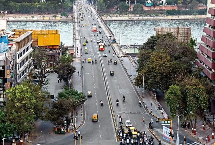 Gujarat Corona update : all AMTS and BRTS buses strat from Monday in Ahmedabad કોરોનાનું સંક્રમણ ઘટતા અમદાવાદ કોર્પોરેશને શું લીધો મોટો નિર્ણય ? જાણીને થઈ જશો ખુશ