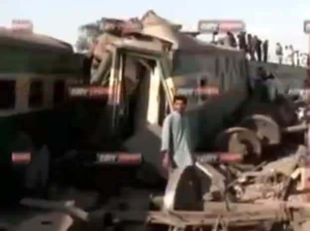 पाकिस्तान में बड़ा रेल हादसा: दो ट्रेनों के आपस में टकराने से अबतक 50 लोग मरे, कई घायल