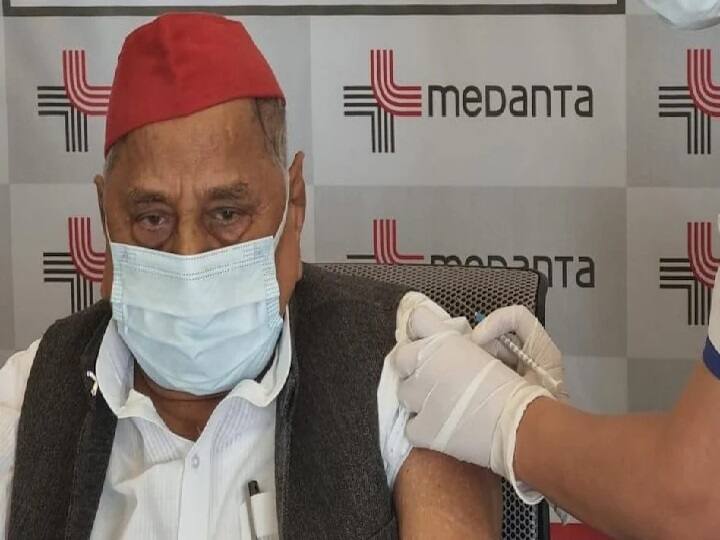 lucknow mulayam singh yadav gets covid vaccination know how bjp attack on akhilesh yadav ann मुलायम सिंह यादव ने लगवाई कोरोना वैक्सीन, बीजेपी नेताओं ने अखिलेश यादव पर कसा तंज 