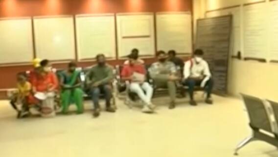 Surat:સરકારી કર્મચારીઓ હજુ પણ રજાના મૂડમાં, જનસેવા કેન્દ્રમાં ખુરશીઓ જોવા મળી ખાલી