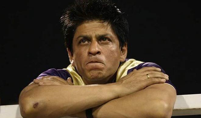 বলিউড বাদশাহ জানান, পরের দিন সকালে ওই হোটেলের শৌচালয় পরিষ্কার করেন তাঁরা। এমনকী দিল্লি ফিরে যাওয়ার জন্য টাকাও ছিল না। স্থানীয় একটি জায়গায় দেড় হাজার টাকার বিনিময়ে ক্যামেরা বিক্রি করেন তিনি।