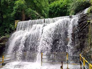 குளிக்க ஆளில்லை... கொட்டோ கொட்டுனு கொட்டுது சுருளி அருவி!