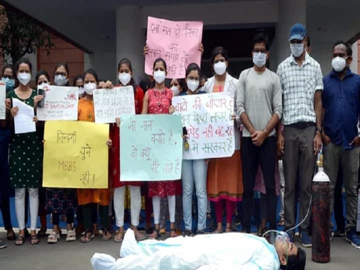 Madhya Pradesh Junior Doctors Strike End decision due to HC decision and patients problems MP Junior Doctors Strike: जूनियर डॉक्टरों ने खत्म की हड़ताल, HC के फैसले और मरीजों की दिक्कत के चलते फैसला 