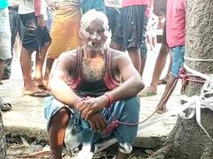 बिहारः चोरी के आरोप में बुजुर्ग को रात भर पेड़ से बांधकर पीटा, भीड़ के आगे बेबस दिखी पुलिस