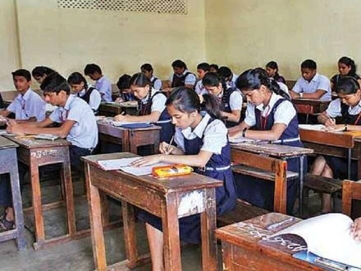 Arbitrary collection of school fees will be put under pressure, Committee established on fee regulation Maharashtra on School Fees : शाळांच्या मनमानी फी वसुली कारभाराला चाप बसणार