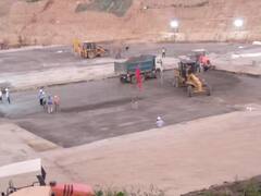 अयोध्या: तेजी से चल रहा है राम मंदिर की नींव भराई का काम, मिर्जापुर से मंगाए लाल पत्थर