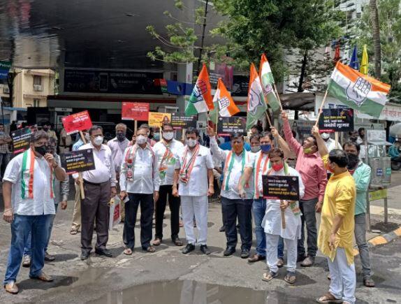 पेट्रोल, डिझेल आणि गॅस दरवाढीच्या निषेधार्थ नवी मुंबई येथे आंदोलन करण्यात आले.