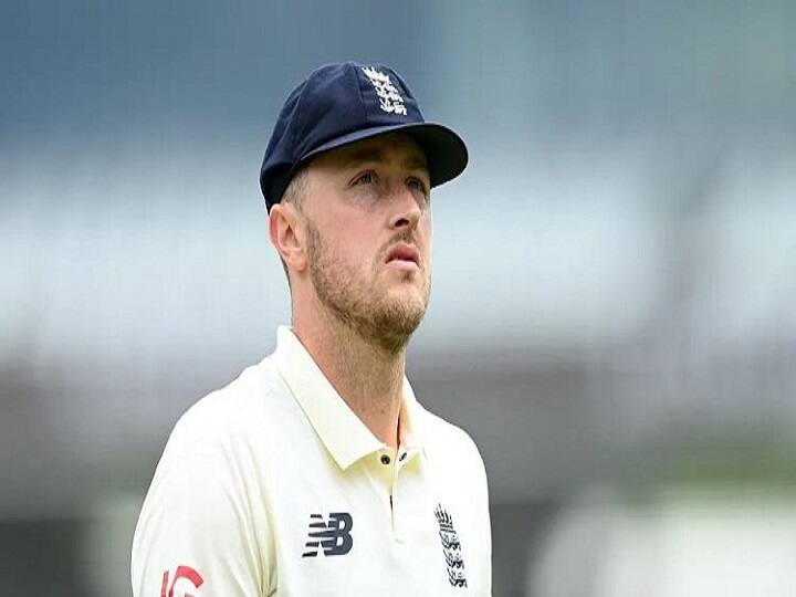 Olie Robinson suspended from international cricket following controversial tweets Olie Robinson on Twitter : அப்படி என்ன ட்வீட் செய்தார் ஒலி ராபின்சன்  - சர்வதேச கிரிக்கெட் விளையாடத் தடை ஏன்?