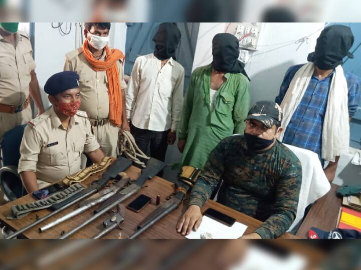 Illegal weapons seized from Naxal affected area of ​​Kaimur Police arrested three suppliers ann बिहारः कैमूर के नक्सल प्रभावित क्षेत्र से पकड़े गए अवैध हथियार, तीन सप्लायर को पुलिस ने किया गिरफ्तार