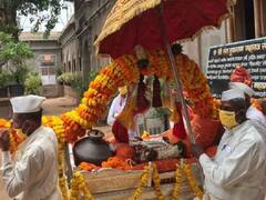 वारकरी संप्रदाय पायवारीसाठी ठाम; आषाढी वारीचा निर्णय आता मुख्यमंत्री, मंत्रिमंडळाच्या हाती