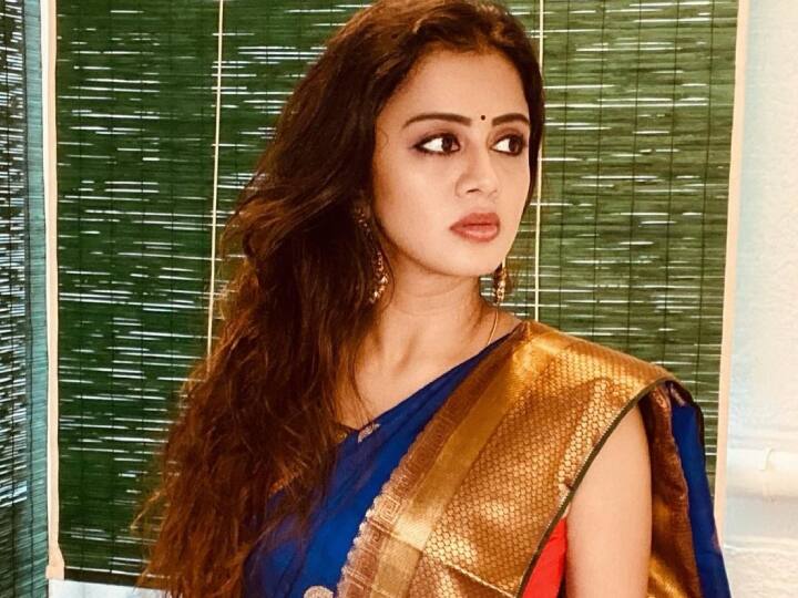 தனது நட்பு வட்டாரங்களோடு மிகவும் அன்போடு பழகும் சுபாவம் கொண்டவர் சஞ்சனா.