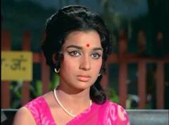 इस शादीशुदा डायरेक्टर के प्यार में पागल थीं Asha Parekh, नहीं हो पाई शादी तो ताउम्र रह गईं सिंगल