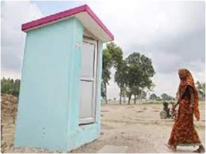 In Tamil Nadu son close mother in a toilet for two weeks बेरहम बेटे ने पार की क्रूरता की सारी हदें, अपनी बुजुर्ग मां को 2 हफ्ते तक शौचालय में बंद रखा