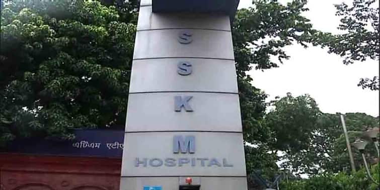 5 govt hospitals deny admission, patient dies after 13 hours at SSKM, claims family ১৩ ঘণ্টা ধরে ৫ সরকারি হাসপাতাল ঘুরে বেড না পেয়ে মৃত্যু রোগীর, দাবি পরিবারের