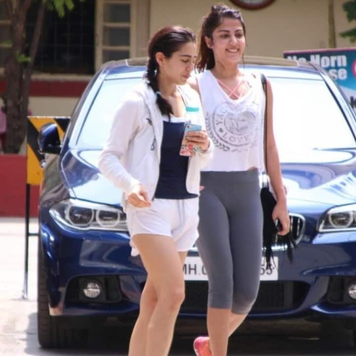रिया का ये बयान सामने आने के बाद सारा की मुश्किलें बढ़ सकती हैं. जानकारी के लिए बता दें कि सारा और रिया जिम पार्टनर भी थीं और उन्हें अक्सर जिम के बाहर एक दूसरे के साथ स्पॉट किया जाता था.