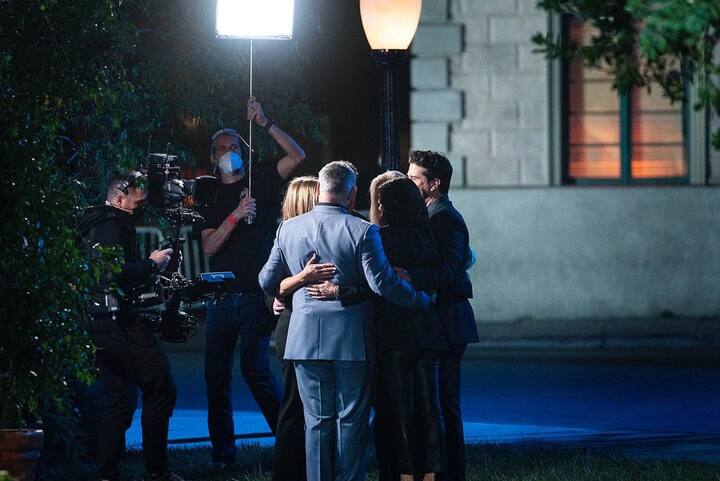 In the reunion episode, fans witnessed their favourite characters Ross Geller, Rachel Green, Monica Geller, Chandler Bing, Pheobe Buffay and Joey Tribbiani come together once again after 17 years. (Image courtesy - @_schwim_/Instagram)