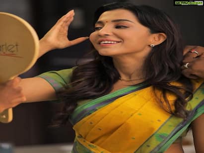 Fan who asks what size Fans who give likes in answer to Parvathi Nair சைஸ் கேட்ட நபருக்கு, பார்வதி நாயரின் அதிரடி பதில் : லைக்ஸை குவிக்கும் ரசிகர்கள்!