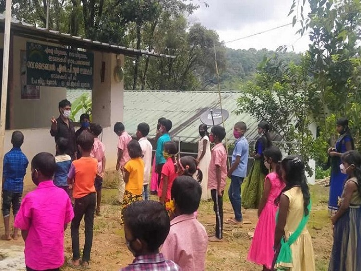 Kerala Teachers | பழங்குடியின மாணவர்களுக்கு 14 கி.மீ நடந்துசென்று பாடம்புகட்டும் கேரள அரசுப்பள்ளி ஆசிரியர்கள்!