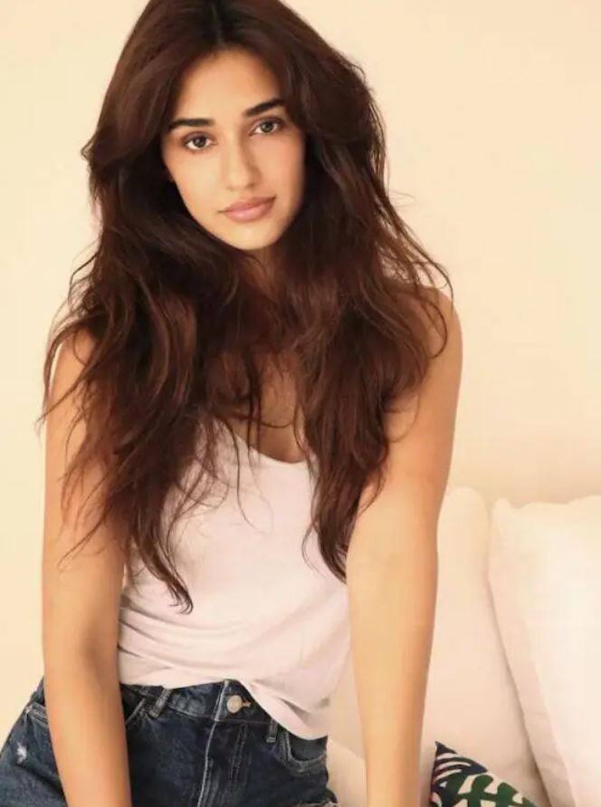 ਬਾਲੀਵੁੱਡ ਅਭਿਨੇਤਰੀ ਦਿਸ਼ਾ ਪਟਾਨੀ ਤੀਜੇ ਨੰਬਰ 'ਤੇ ਹੈ। ਉਸ ਨੇ ਬਾਲੀਵੁੱਡ ਵਿੱਚ ਸ਼ੁਰੂਆਤ ਬਾਇਓਪਿਕ ਐਮਐਸ ਧੋਨੀ: ਦ ਅਨਟੋਲਡ ਸਟੋਰੀ ਨਾਲ ਕੀਤੀ ਸੀ। ਸਾਲ 2019 ਦੀ ਇਸ ਸੂਚੀ ਵਿੱਚ ਉਹ ਪਹਿਲੇ ਨੰਬਰ ‘ਤੇ ਸੀ।