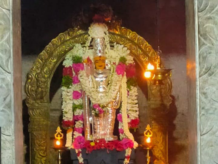 கரூர் : கனககிரி வேலாயுத சுவாமி ஆலயத்தில் பக்தர்களின்றி நடைபெற்ற வைகாசி கிருத்திகை பூஜை