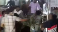 Agra: Ruckus between doctors and local people outside Paras hospital