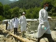 जम्मू कश्मीर: देश में टीके की 'मारामारी' के बीच यह गांव बना मिसाल, 18 साल से ऊपर 100% को लगी सुई 