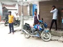 बिहारः कटिहार में डिक्की तोड़कर ढाई लाख रुपये उड़ाए, CCTV में कैद हुई चोर की करतूत