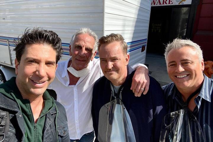 The special episode also witnessed several other celebrities including David Beckham, Justin Bieber, BTS, James Corden, Cindy Crawford, Cara Delevingne, Lady Gaga, Elliott Gould, Kit Harington, Larry Hankin, Mindy Kaling, Thomas Lennon, Christina Pickles, Tom Selleck, James Michael Tyler, Maggie Wheeler, Reese Witherspoon and Malala Yousafzai. (Image courtesy - @_schwim_/Instagram)