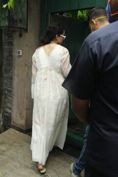 Spotted: फिर टूटे हुए ऑफिस को देखने पहुंची कंगना रनौत, यहां देखिए खूबसूरत तस्वीरें