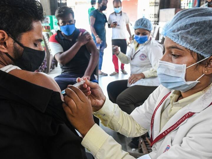 Coronavirus News LIVE: झारखंड में वैक्सीन डोज की बर्बादी पर केंद्र-राज्य सरकारें आमने-सामने