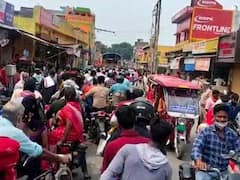 अयोध्या: अनलॉक होते ही बाजारों से लेकर मंदिरों तक उमड़ी लोगों की भीड़, कोविड नियमों की उड़ी धज्जियां