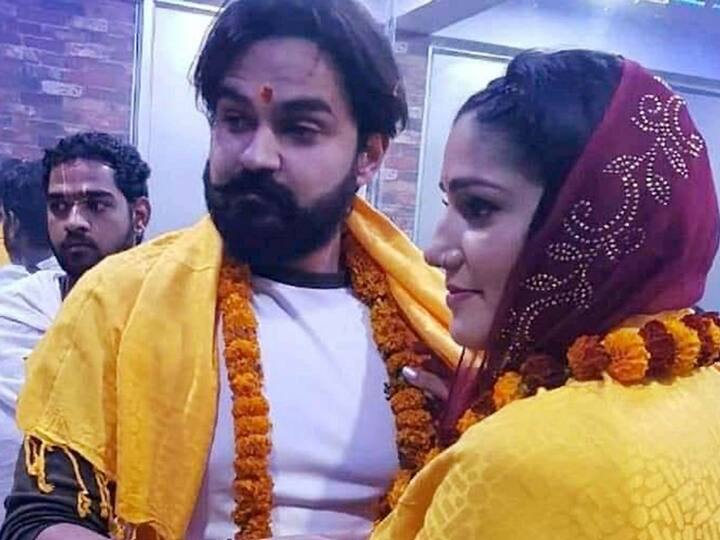 अक्टूबर 2020 में आखिरकार इस बात का खुलासा हुआ कि सपना के सपनों के राजकुमार कौन हैं. दरअसल, शादी से पहले सपना के प्रेग्नेंट होने की खबर हर तरफ छा गई थी तब उनके पति सामने आए और कहा कि सपना एक बेटे की मां बन गई हैं.